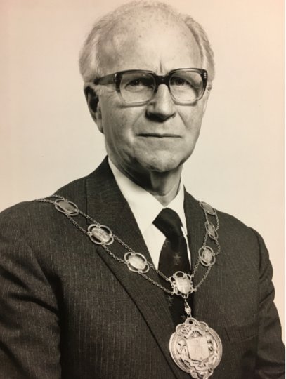 Professor Wallace Peters (1987–1989)