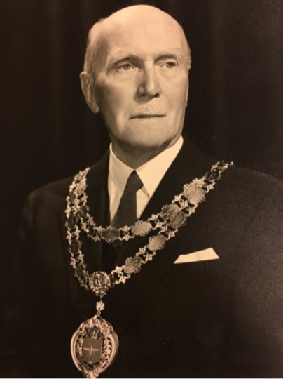 Sir William MacArthur (1959–1961) 