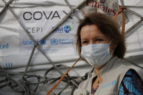 On 24 February 2021, UNICEF Representative in Ghana Anne-Claire Dufay is photographed at the arrival of the first shipment of COVID-19 vaccines distributed by the COVAX Facility at Kotoka International Airport in Accra, Ghana's capital. Photo: UNICEF/UN0421458/Kokoroko/COVAX