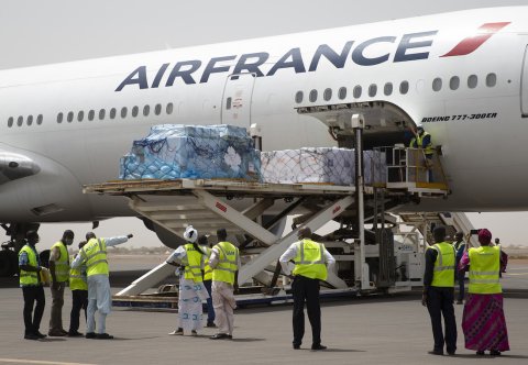 On 5 March 2021, 396,000 doses of COVID-19 vaccines procured by the COVAX Facility arrived at Modibo Keita International Airport in Bamako, Mali. © UNICEF/UN0426388/Dicko On 5 March 2021, 396,000 doses of COVID-19 vaccines procured by the COVAX Facility arrived at Modibo Keita International Airport in Bamako, Mali. © UNICEF/UN0426388/Dicko