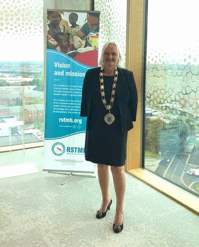 Professor Janet Hemingway wearing the RSTMH Presidential chain